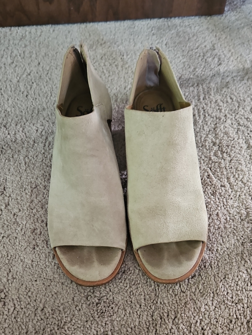 Sofft Carleigh Open Toe Bootie Suede Peep-Toe Women's Booties in Beige Sz 9